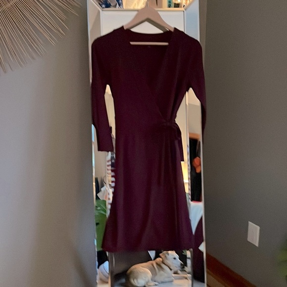 Clearance- Ann Taylor Burgundy mini wrap dress size 2 - Picture 1 of 4